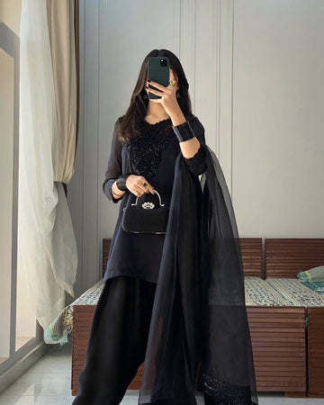 Elegant Embroidered Kurti Set with Organza Dupatta – 3-Piece Suit