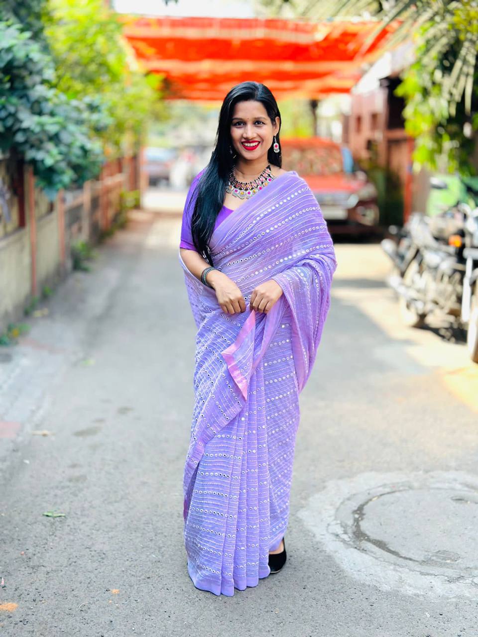 Luxurious Heavy Georgette Saree with Embroidered Thread and Foil Mirror Accents